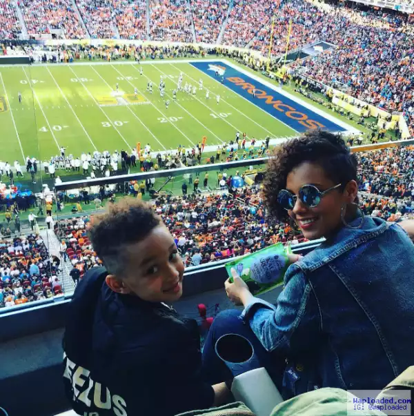 Photo: Alicia Keys And Her Son At The Super Bowl